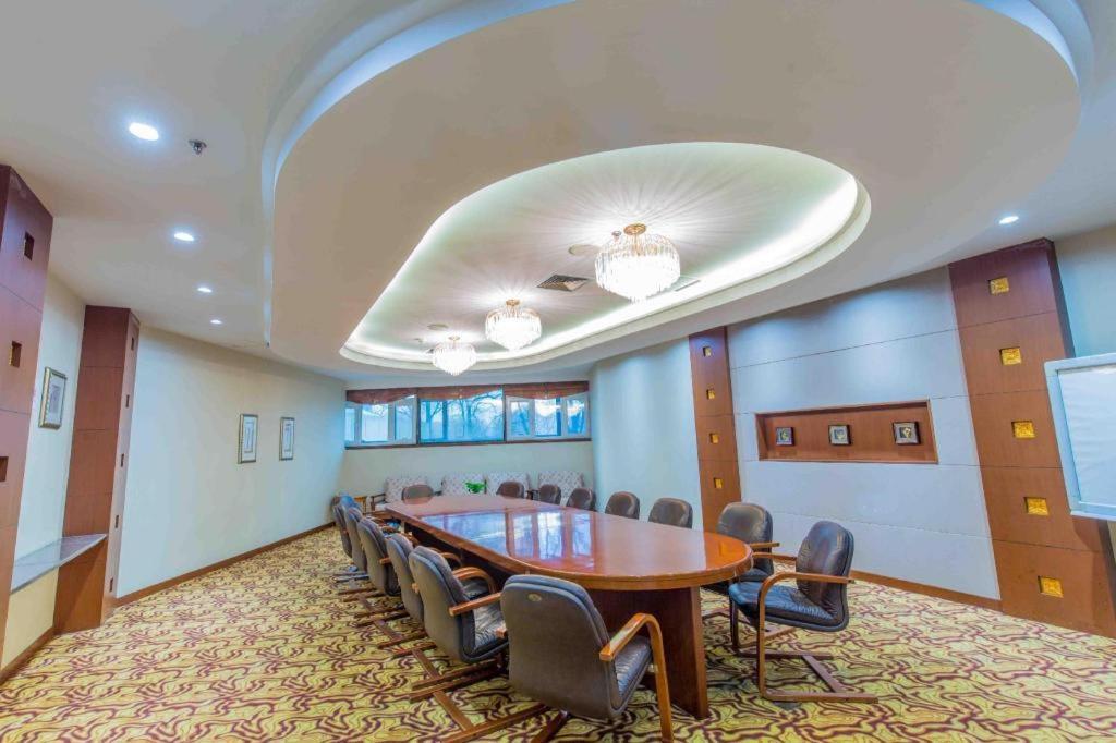 Changchun Garden Hotel Bagian luar foto